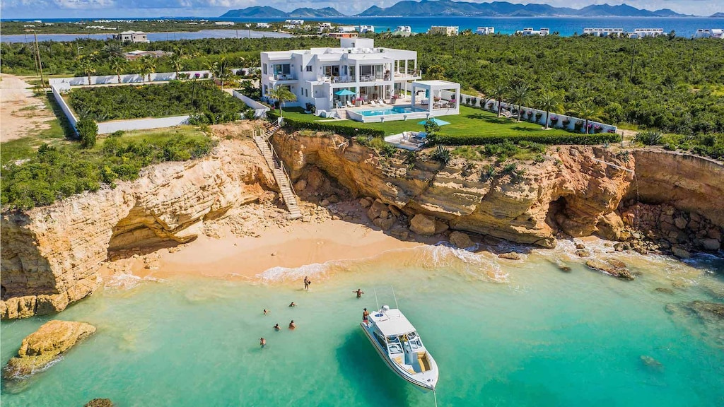 Carnival House — luxury villa